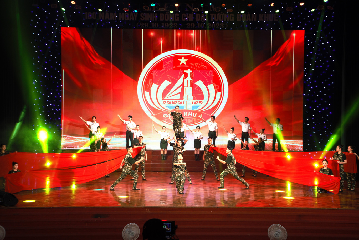 Chương tr&igrave;nh văn nghệ tại lễ kỷ niệm - Ảnh: L.T